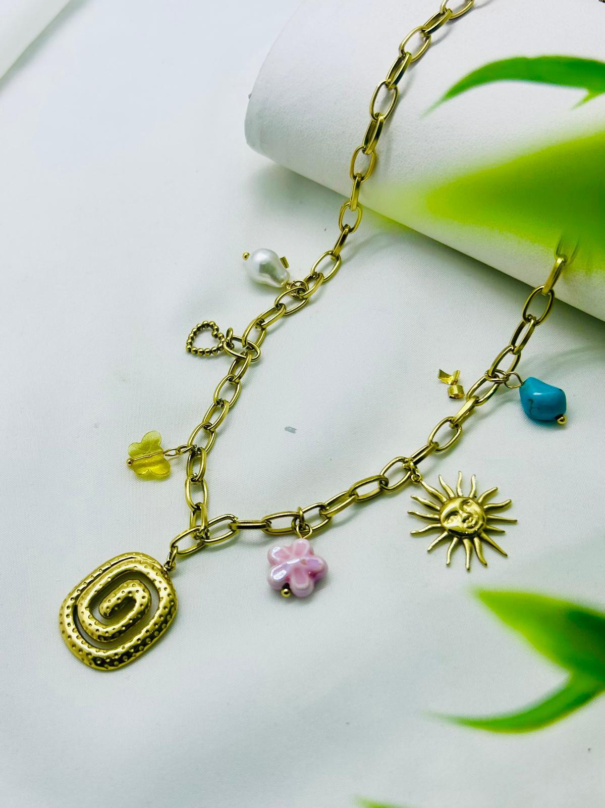 COLLAR STAINLESS STEEL CON CHARMS