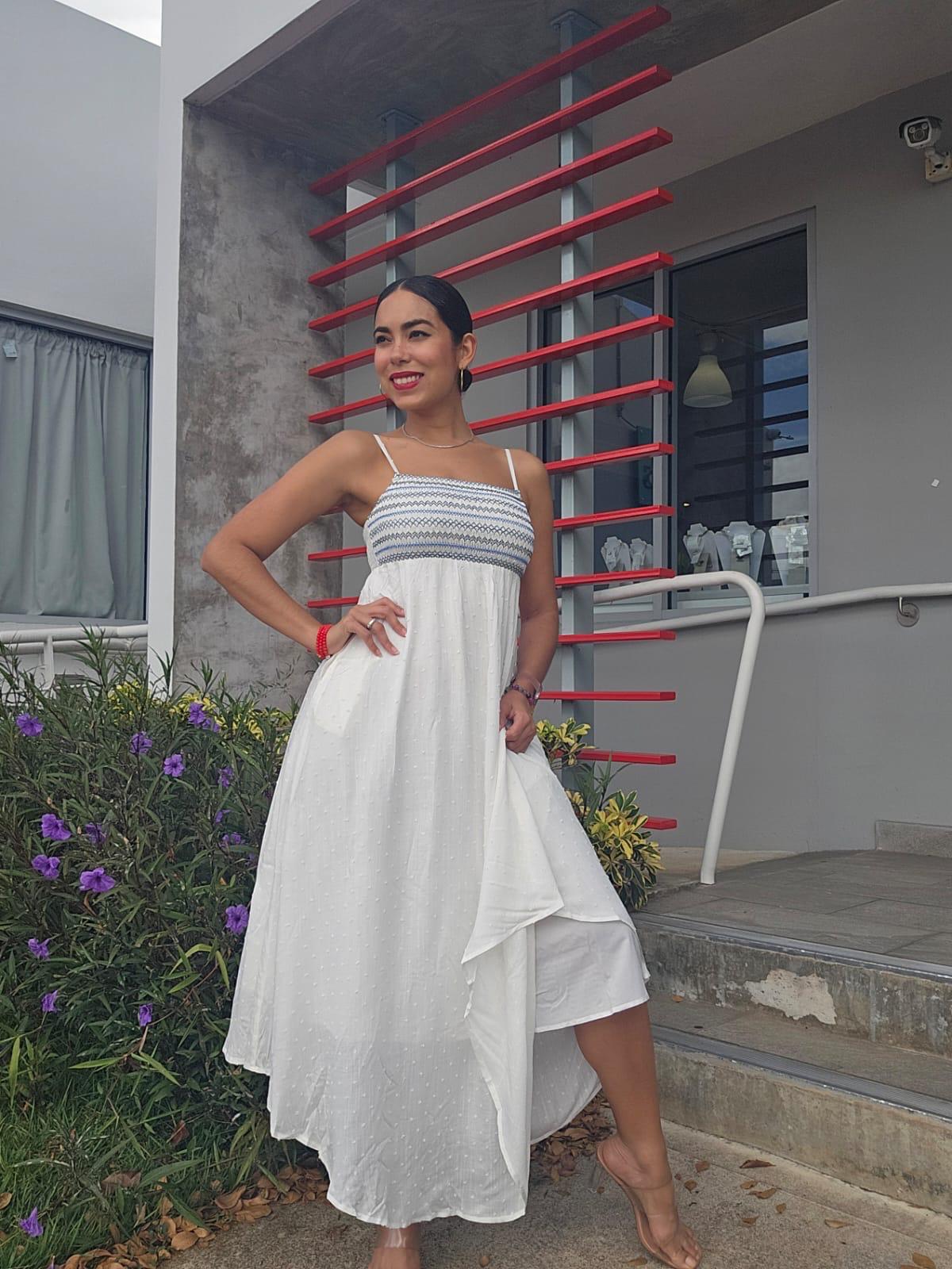 VESTIDO LARGO CON BORDADO Y PUNTOS SUIZOS