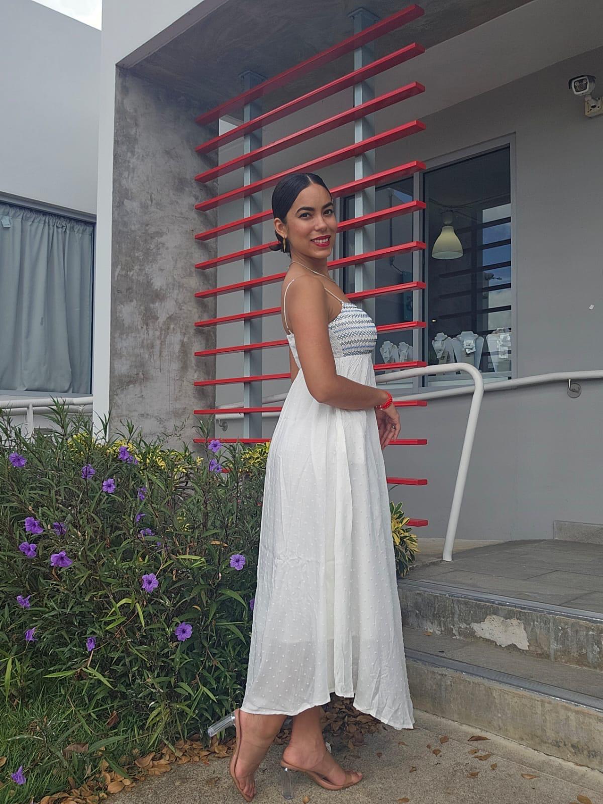 VESTIDO LARGO CON BORDADO Y PUNTOS SUIZOS