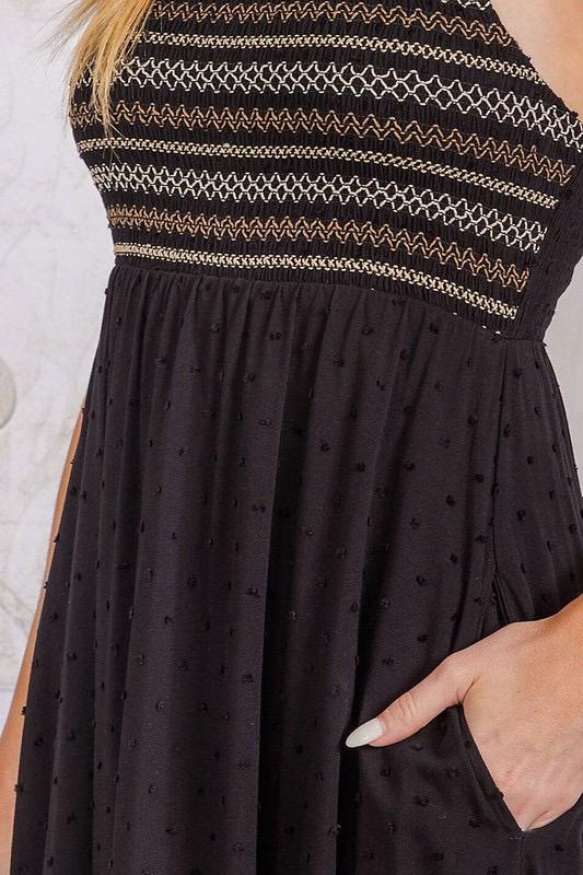 VESTIDO LARGO CON BORDADO Y PUNTOS SUIZOS