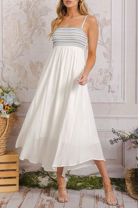 VESTIDO LARGO CON BORDADO Y PUNTOS SUIZOS