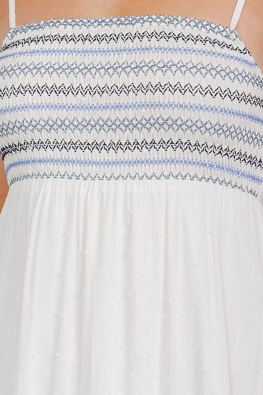 VESTIDO LARGO CON BORDADO Y PUNTOS SUIZOS
