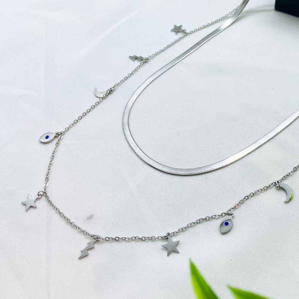 Collar en Layers con Omega y Charms